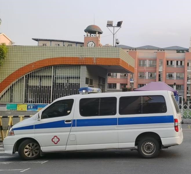 越城救护车出租护送骨折病人一公里多少钱